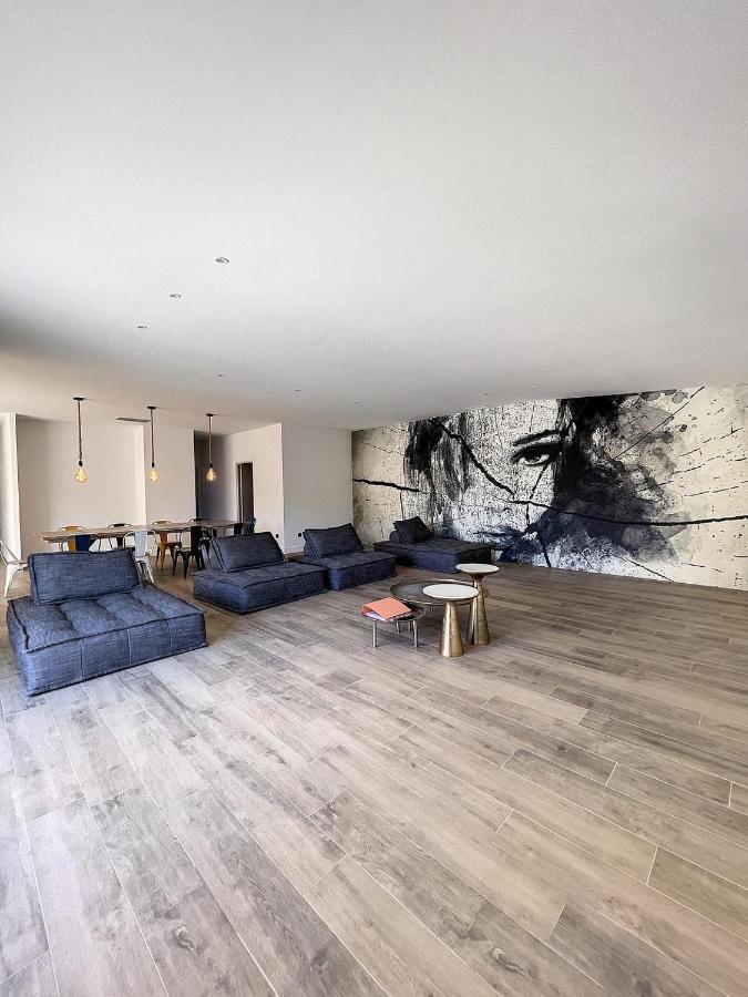 400m2 Piscine Intérieure Chauffée Villa