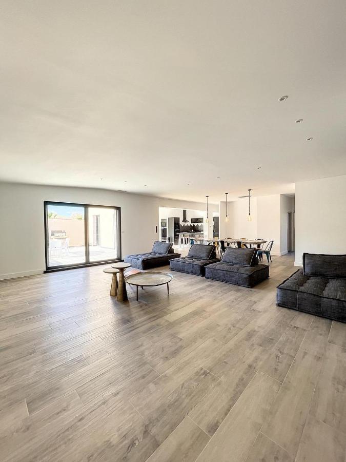 400m2 Piscine Intérieure Chauffée Villa