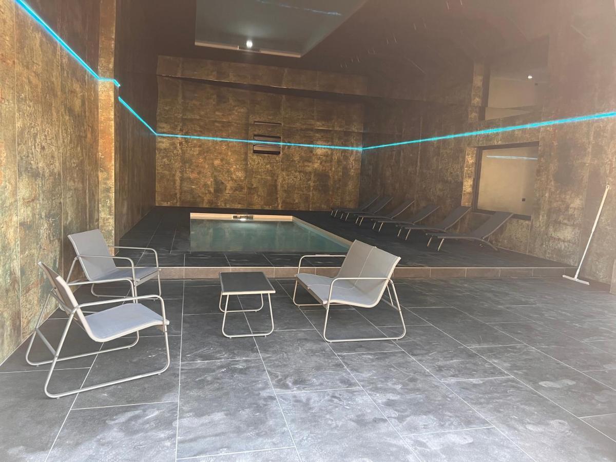 400m2 Piscine Interieure Tres Calme Agde