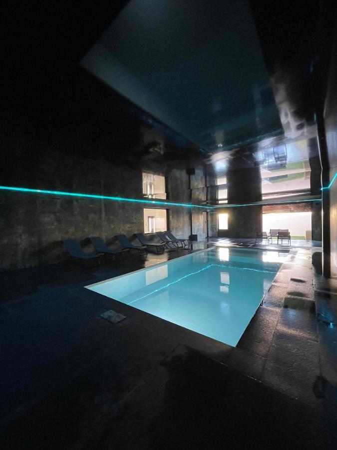 Villa 400m2 Piscine Interieure Tres Calme *